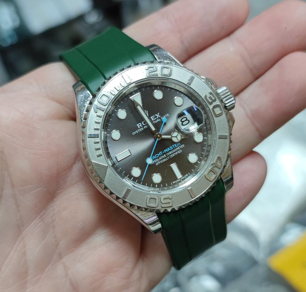 20mm Green Curved End Vulcanized FKM Rubber Watch Strap For Rolex and